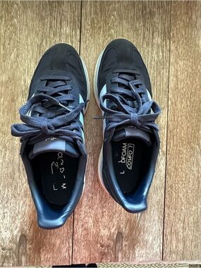 adidas womens navy blue w/light blue stripes cloud form sneakers, Size 8.5